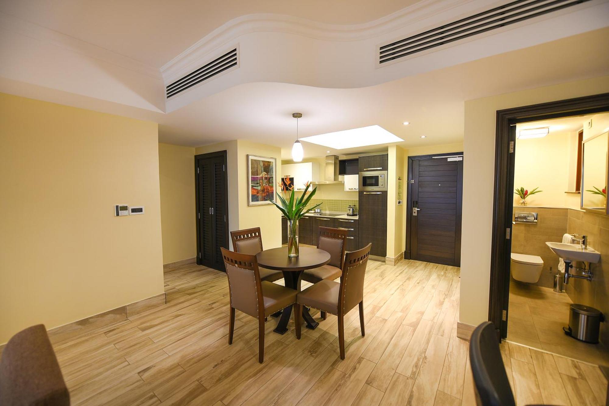 Mestil Hotel & Residences Kampala Exteriör bild