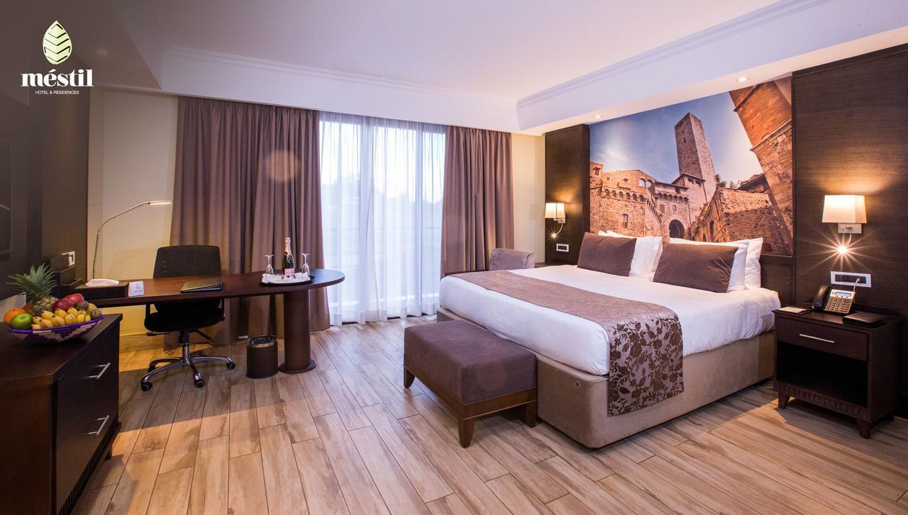 Mestil Hotel & Residences Kampala Exteriör bild